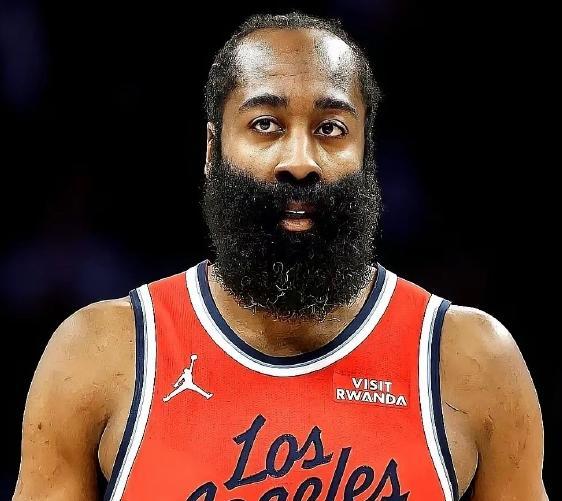 Shams报道:多名高管认为快船应该交易主力,换取未来筹码!