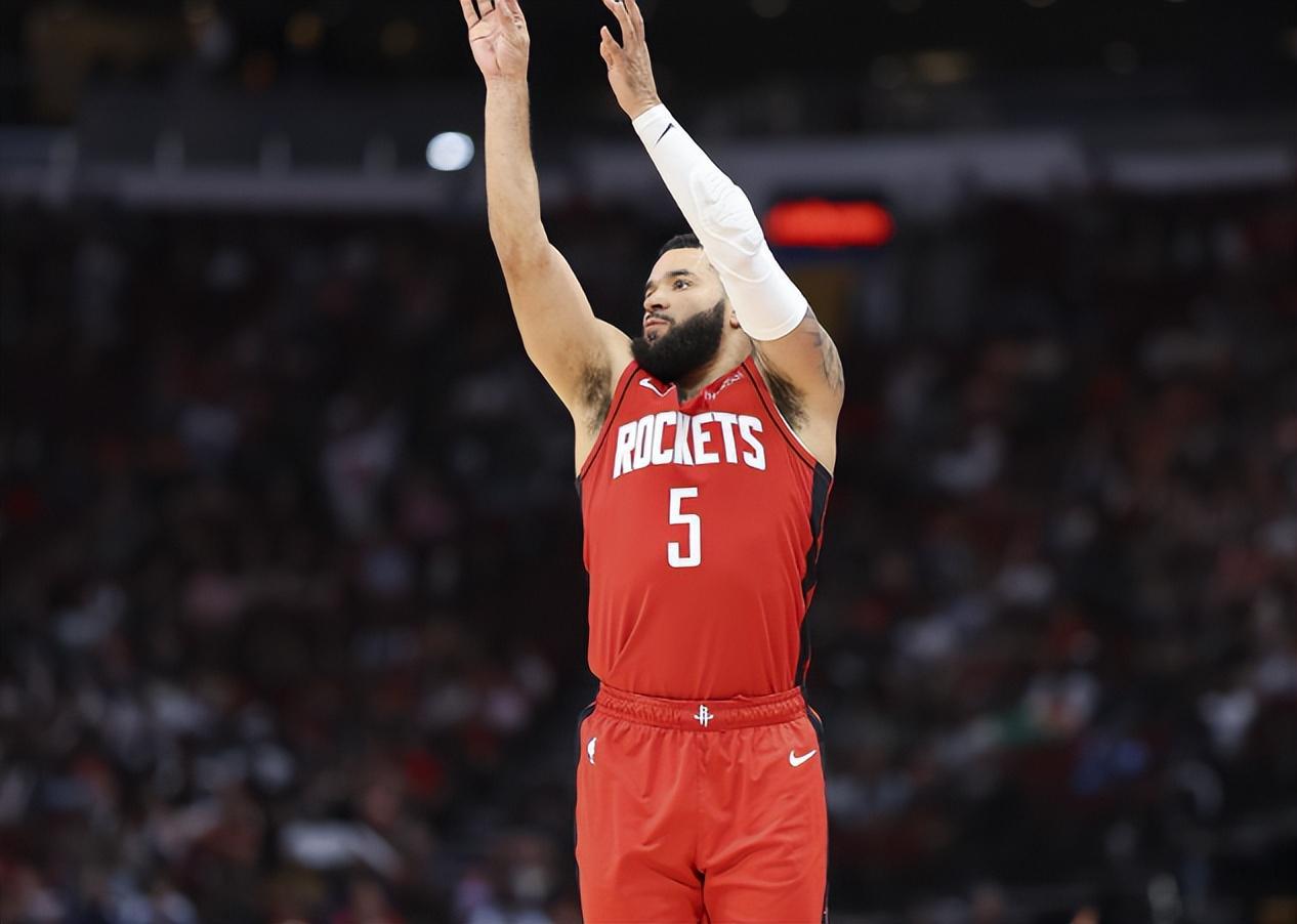 NBA三消息：范弗利特赛季报销，曾凡博签约篮网，勇士阵容还剩6席