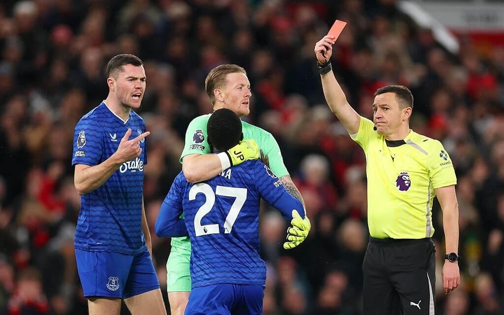 TA：曼聯(lián)沒(méi)能利用人數(shù)優(yōu)勢(shì)，他們看起來(lái)像是從未一起踢過(guò)球