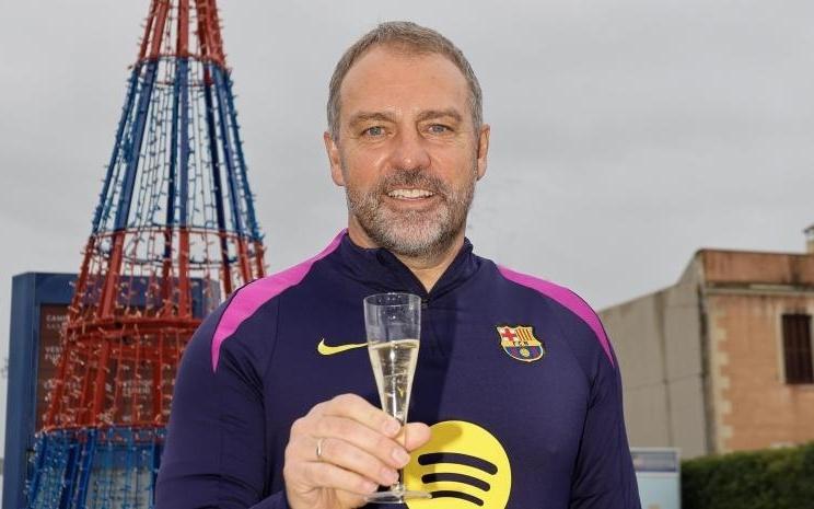 世体调查弗里克满意度:9成巴萨会员认可他,平均打分达8.76