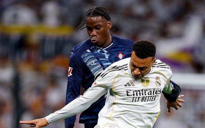 足坛一夜动态:那不勒斯8连斩尤文登顶,皇马单场3红牌造耻辱纪录