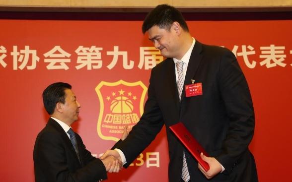 “不会管理”的姚明下课了，篮球的天也没亮啊