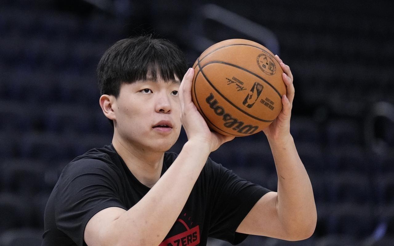 脑袋被打伤了杨瀚森临时缺席开拓者训练+NBA比赛,队记说出实情