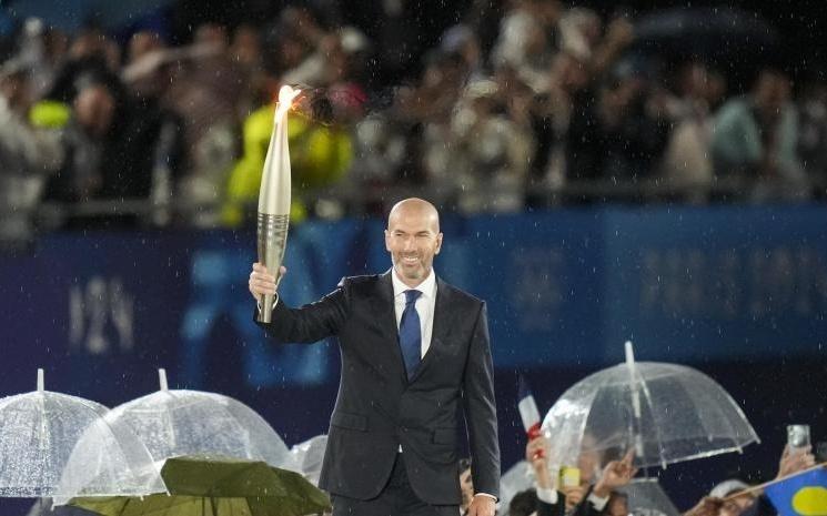 提前布局，世体：齐达内想带执教皇马时的2名助手同去法国队