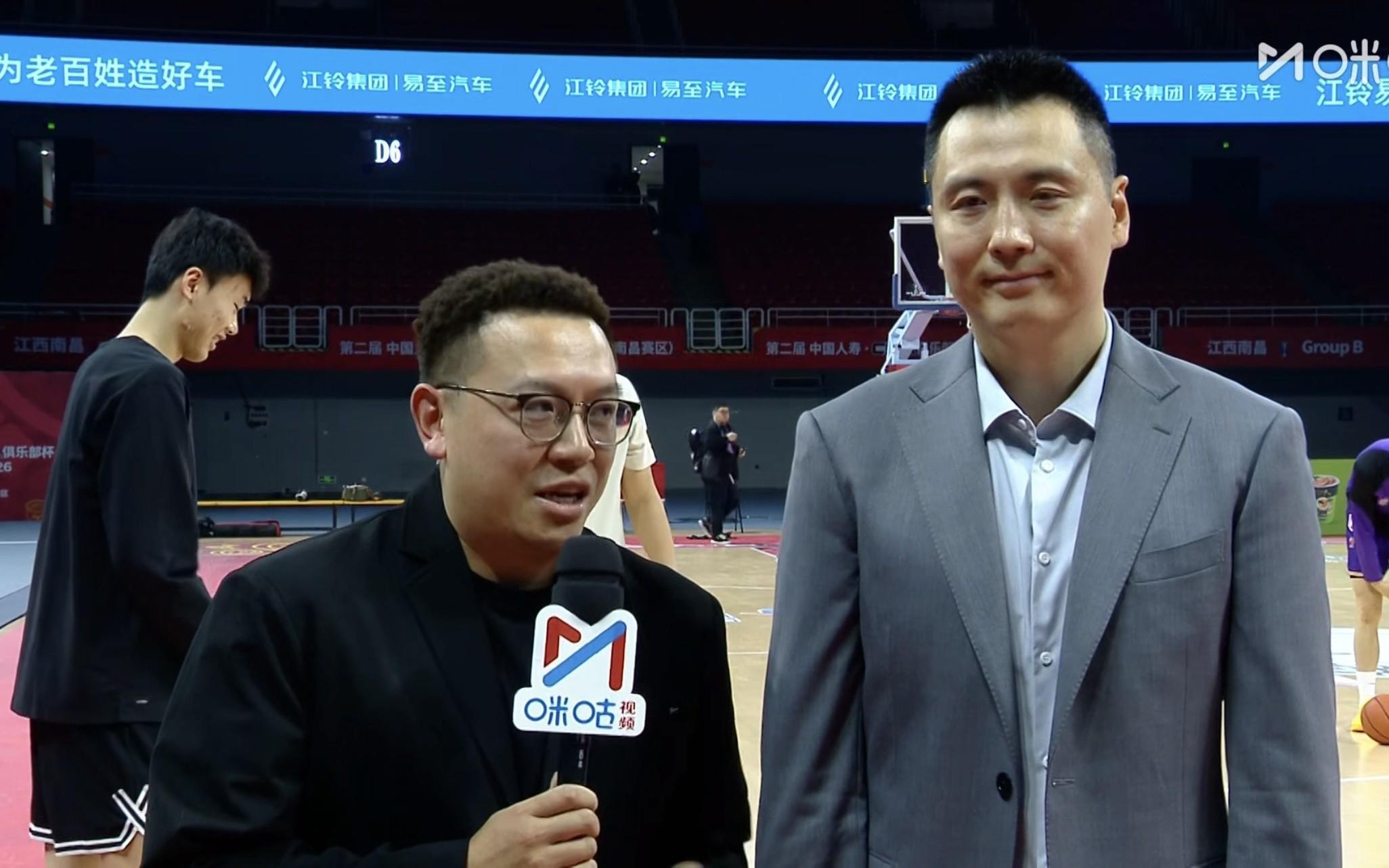 卢伟:张镇麟对上海男篮帮助很大王哲林今夏练了上万次罚篮