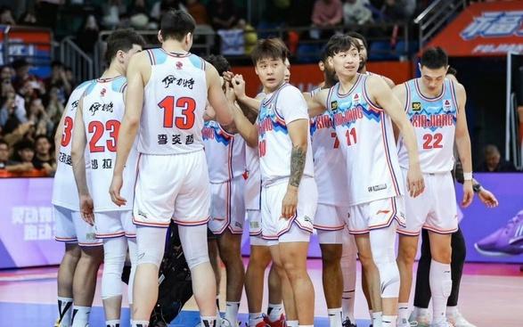 正式确定！CBA超级后卫完成转会，携手周琦，全力冲击总冠军