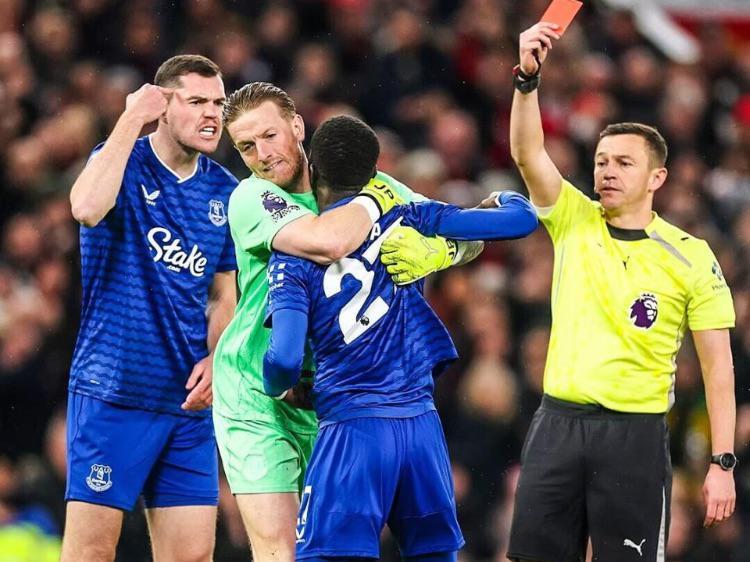 英超：曼联01十人埃弗顿！5轮不败终结，