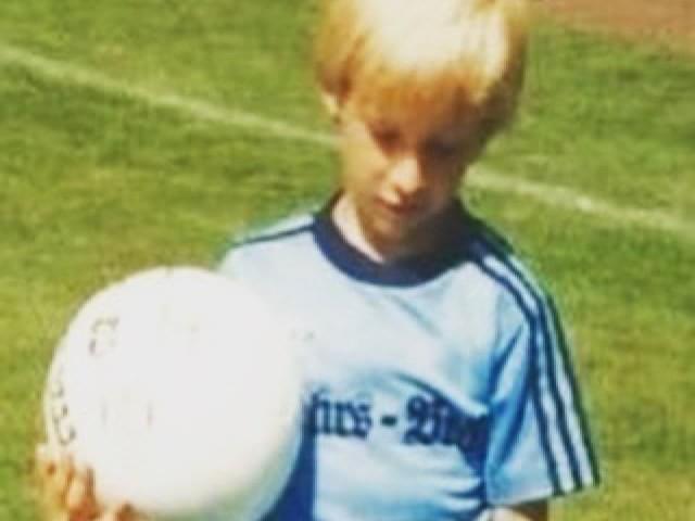 生不逢时的非典型中锋,15岁长太快差点退役,26岁世界杯走过场