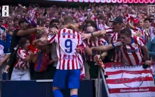 外媒:索尔洛特与球迷一起庆祝但未造成安全隐患,因此没有吃牌