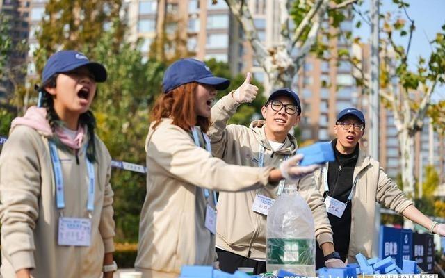 赛会纪录再被破“无界”服务彰显申城温度，2025上海马拉松圆满落幕