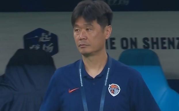 李霄鹏：感谢到场的球迷，今天的加油助威声让队员踢得更兴奋