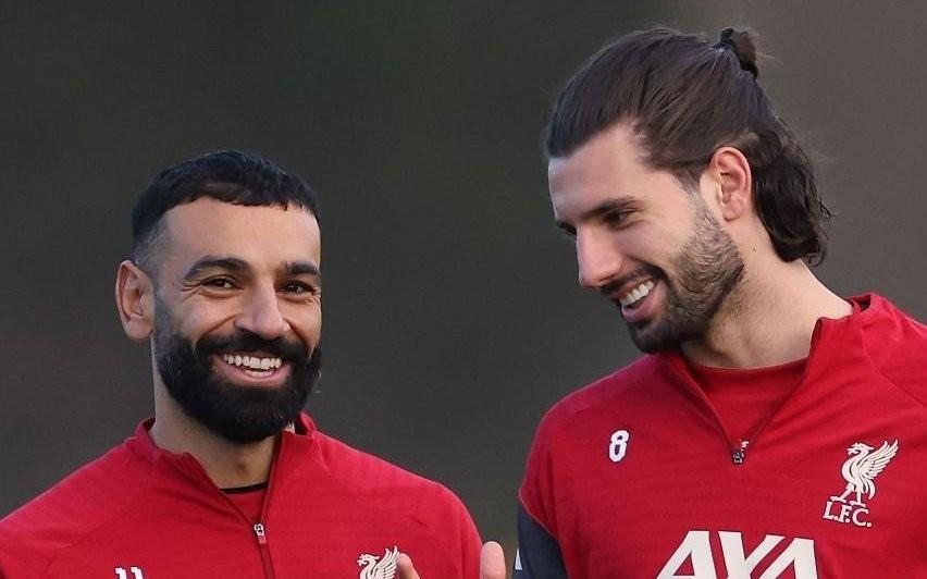 萨拉赫照常参加利物浦训练备战,和队友有说有笑