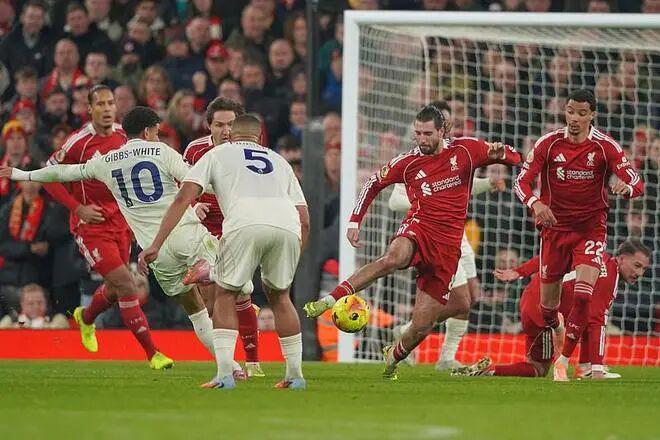攻防体系全面崩塌!利物浦遭遇三大困境,英超争四也是天方夜谭