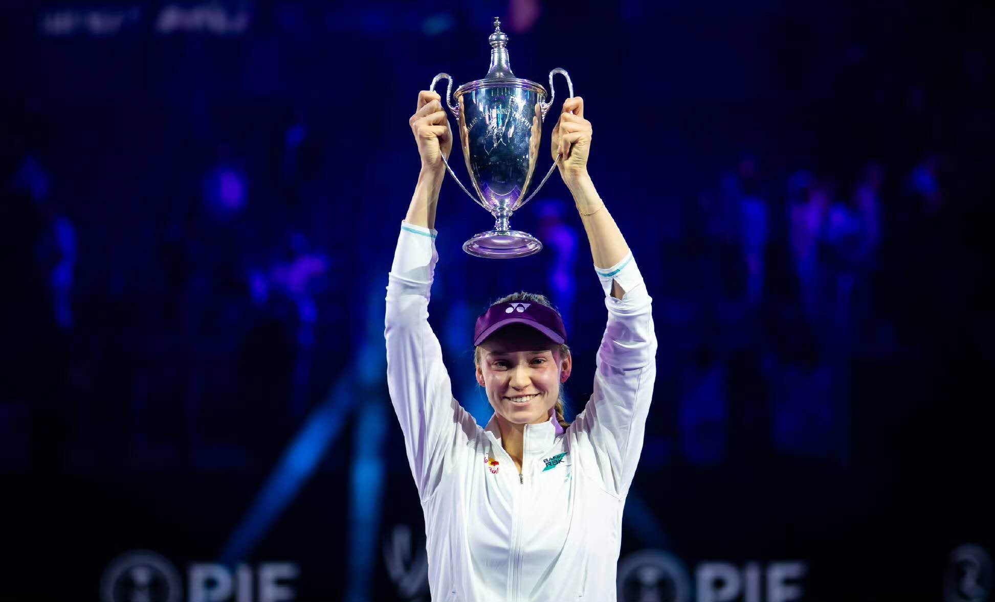 抓马！莱巴夺冠后拒绝与WTA执行CEO合影，疑为教练禁赛风波抗议