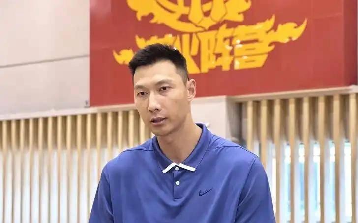 王者归来!易建联亮相全新岗位,宣布2025青训杯赛正式启动