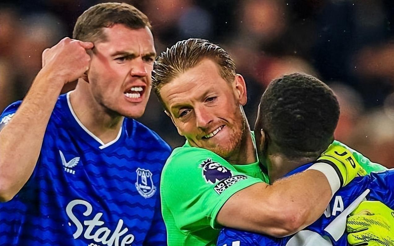 英超戏剧性提升，内讧红牌竟成赢球密