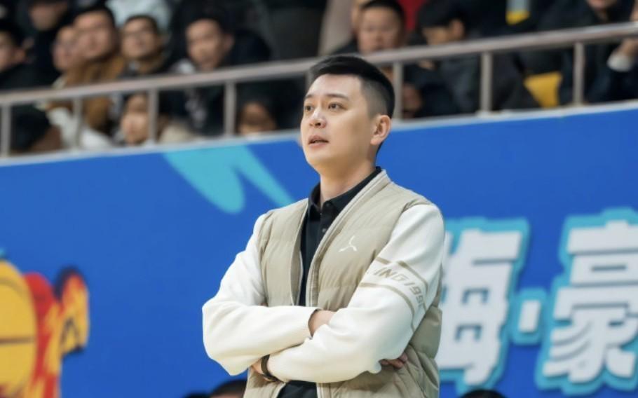 杨鸣:联赛首战会拼尽全力,要为球迷战斗并展现最好的精神面貌