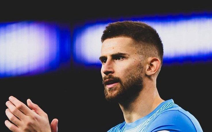 维卡里奥数据：全场完成8次扑救，遗憾未能帮助球队避免败局