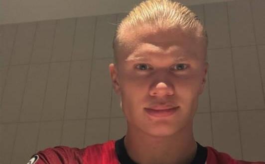 完成生涯第27次帽子戏法，哈兰德赛后晒带走比赛用球照