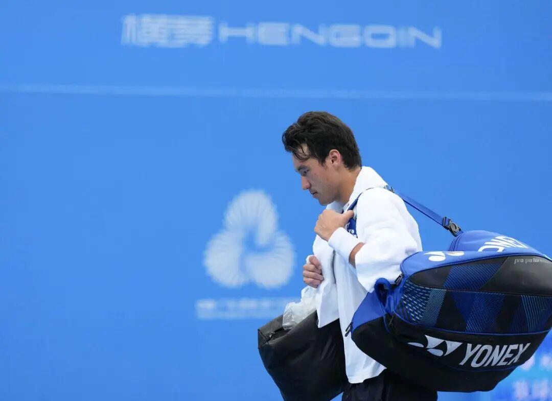 全运会网球赛场一日三大夺冠热门出局,袁悦意外被爆冷令舆论哗然