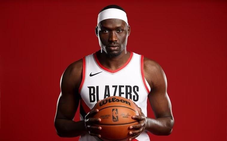 进入轮换,开拓者替补中锋杜普里斯出场7分钟2投0中,正负值+4