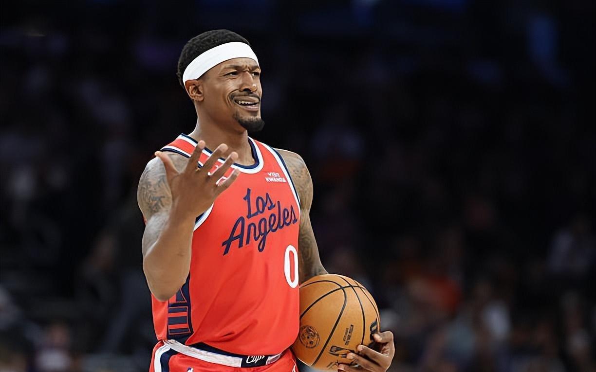 在老东家太阳面前被羞辱了！比尔加盟快船后仍然没有找到状态