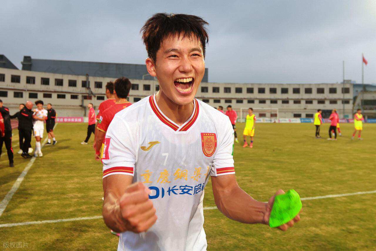 铜梁龙刚完成冲超任务，向余望就官宣重要决定，让球迷直言没想到