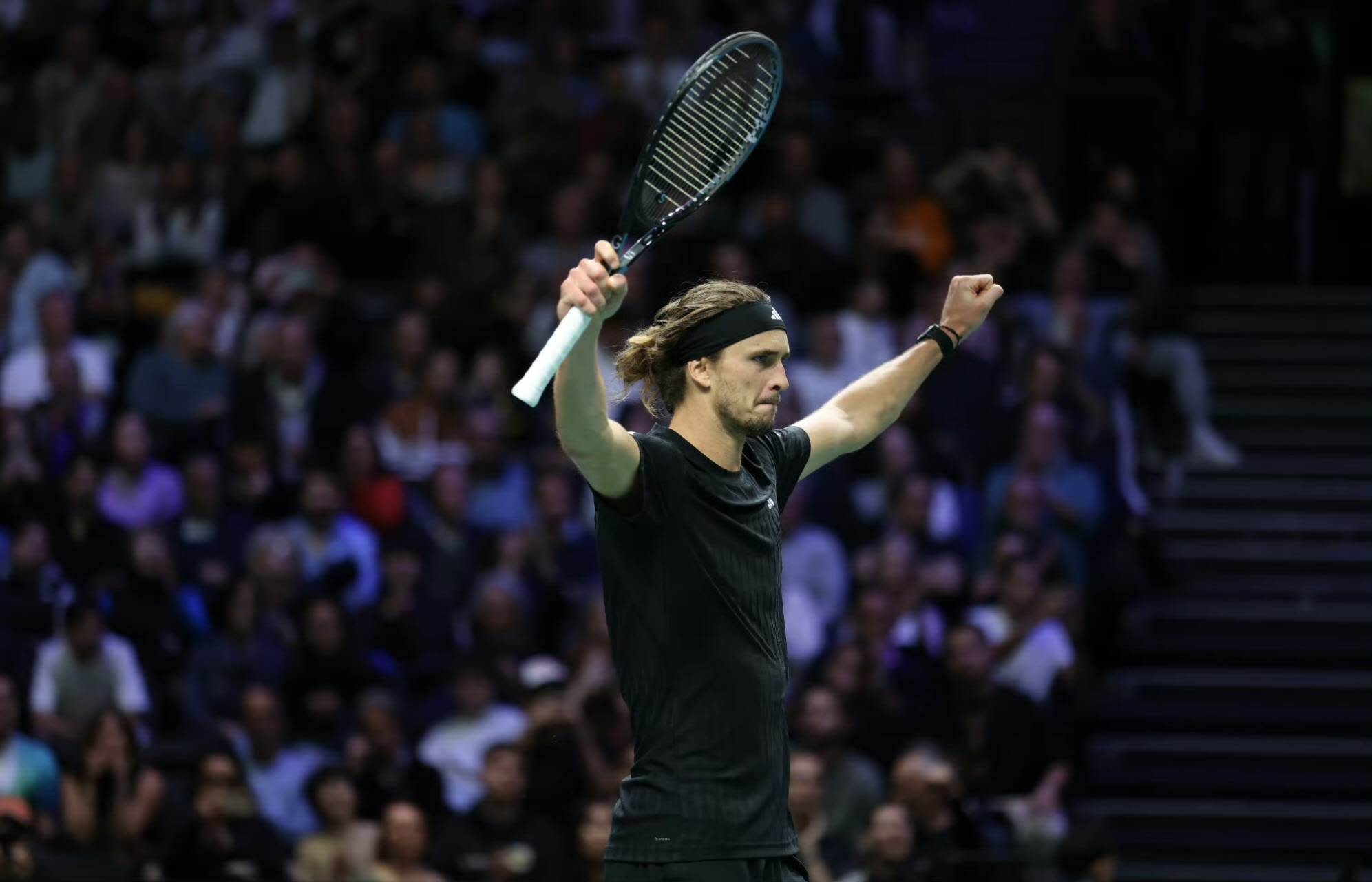 兹维炮轰巴黎场地速度:太慢,弹跳忽高忽低,阿卡出局或与此有关