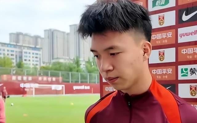 国足最大希望：王钰栋昨晚再爆发，今年正式比赛已独造25球！