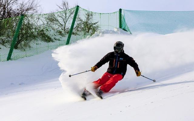 初雪后首个周末,京郊雪场迎客流小高峰