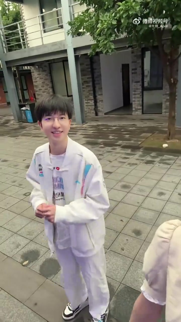 主持十月与Elk和ON合拍：端上一支热乎的新鲜低脂小视频