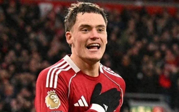 怀念若塔!维尔茨首球助利物浦击败狼队,安菲尔德上演温情