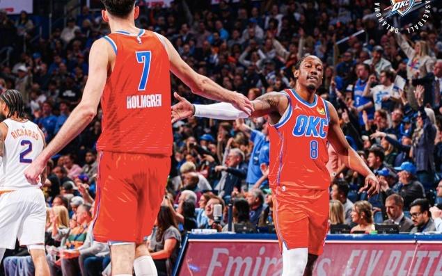 22记三分造49分惨案!卫冕冠军创2大神迹,三巨头三节轰67分