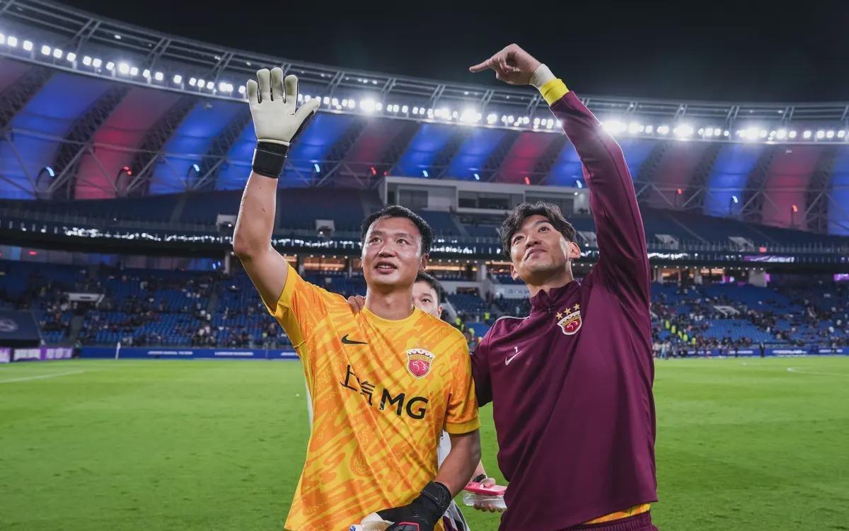 48射11扑0封!二门陈威一战封神,却照出中超冠军最狼狈底色