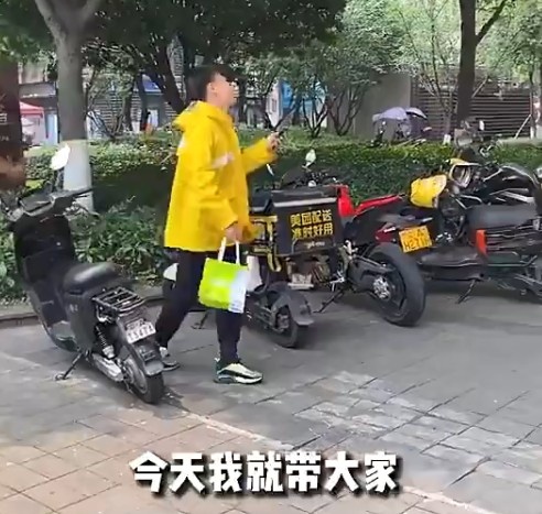 前中超球员：摆摊和送外卖也是一种尝