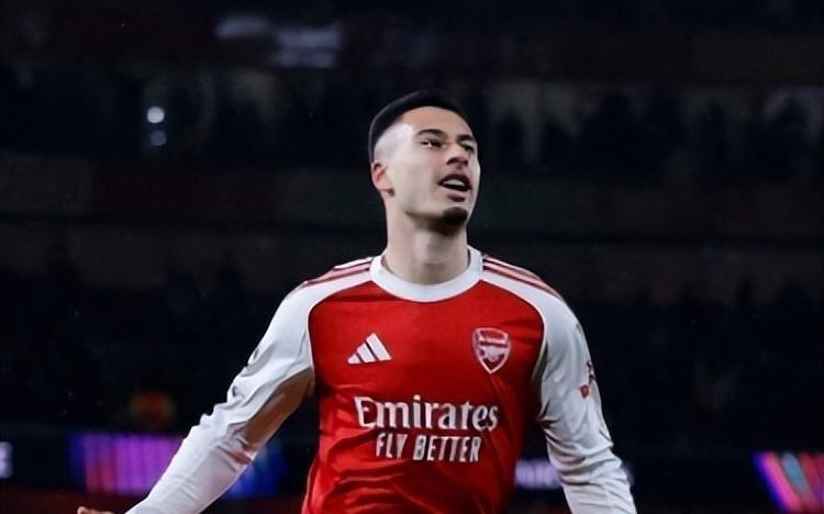 欧冠一夜综评：阿森纳赢下拜仁占榜首，姆巴佩四喜皇马却赢的艰难