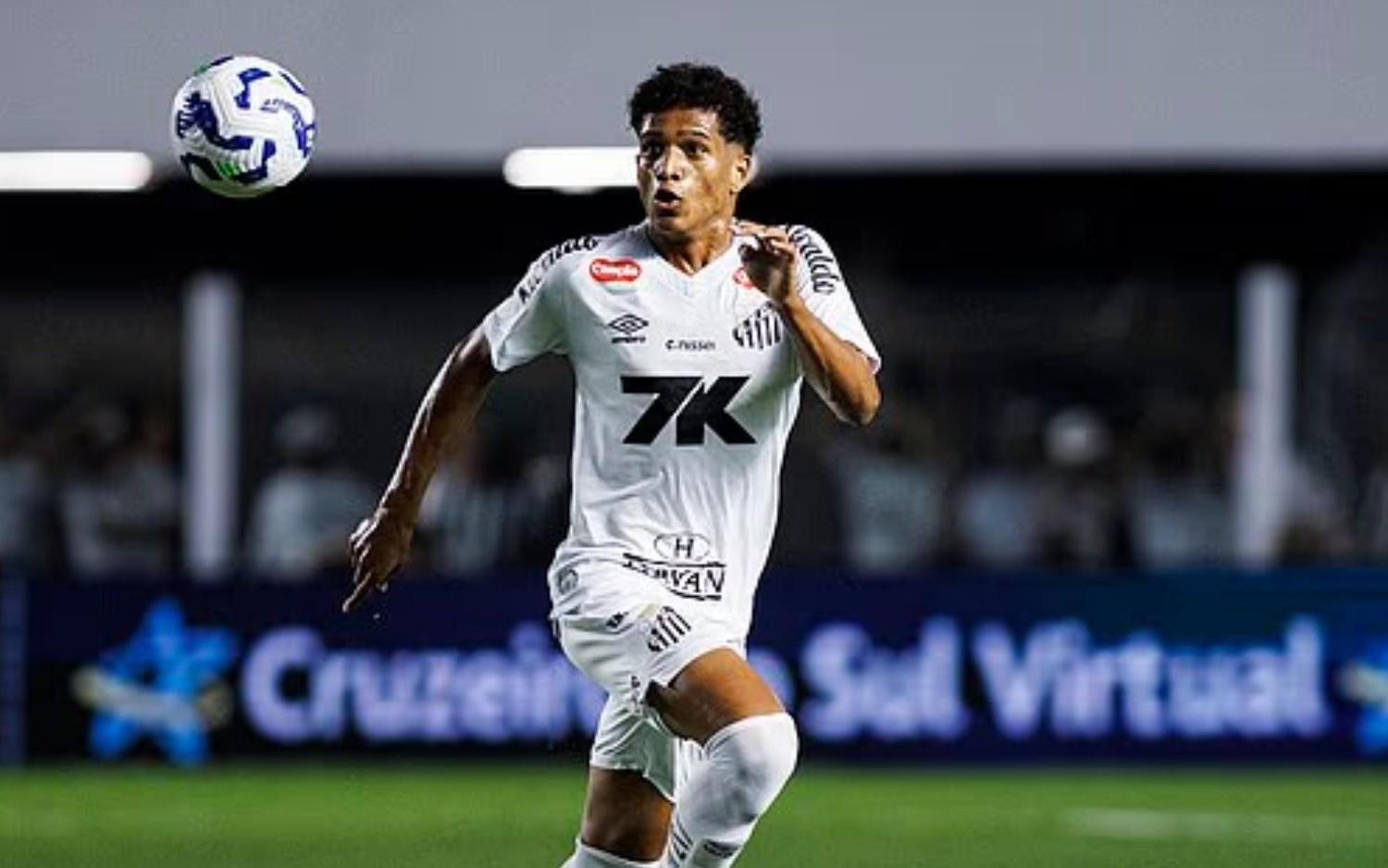 邮报：此前报价800万英镑遭拒，热刺准备加价追巴西左后卫索萨