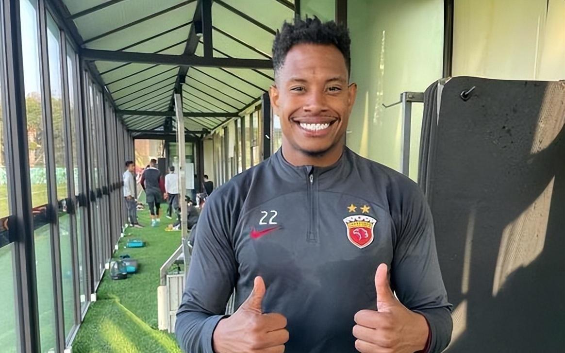 错上加错！海港祭出冬窗最迷之操作，蓉