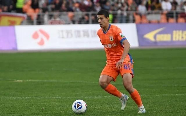 伤仲永！依木兰无缘U23亚洲杯名记：他踢法偏软不敢对抗