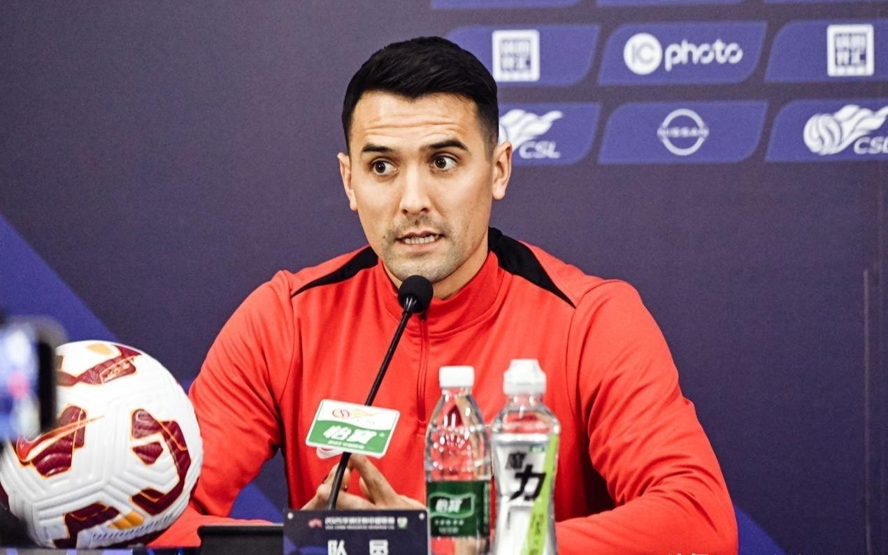 曝周定洋前往曼城体检，即将加盟中超