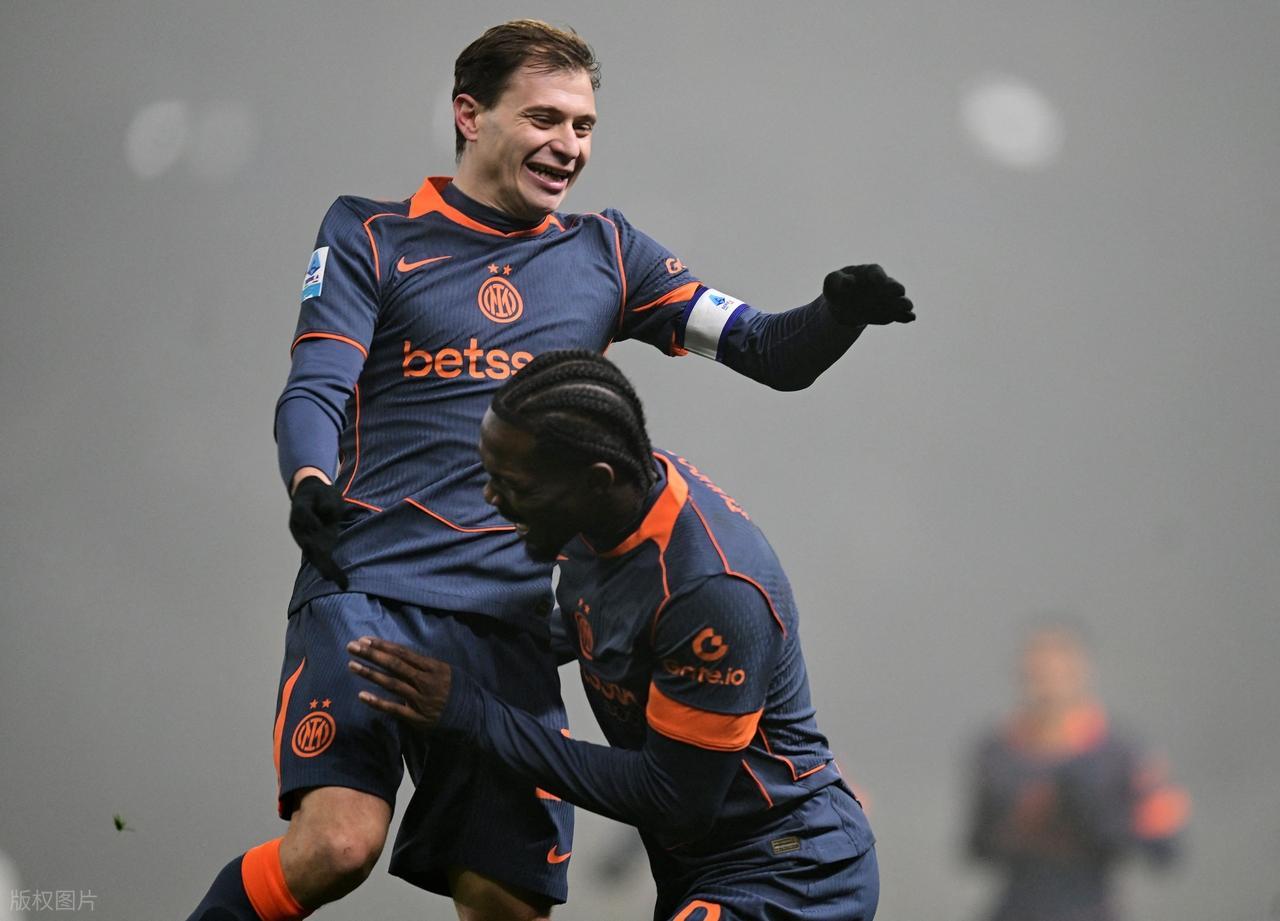 意甲最新积分战报国米6连胜4分优势领跑那不勒斯无力超AC米兰