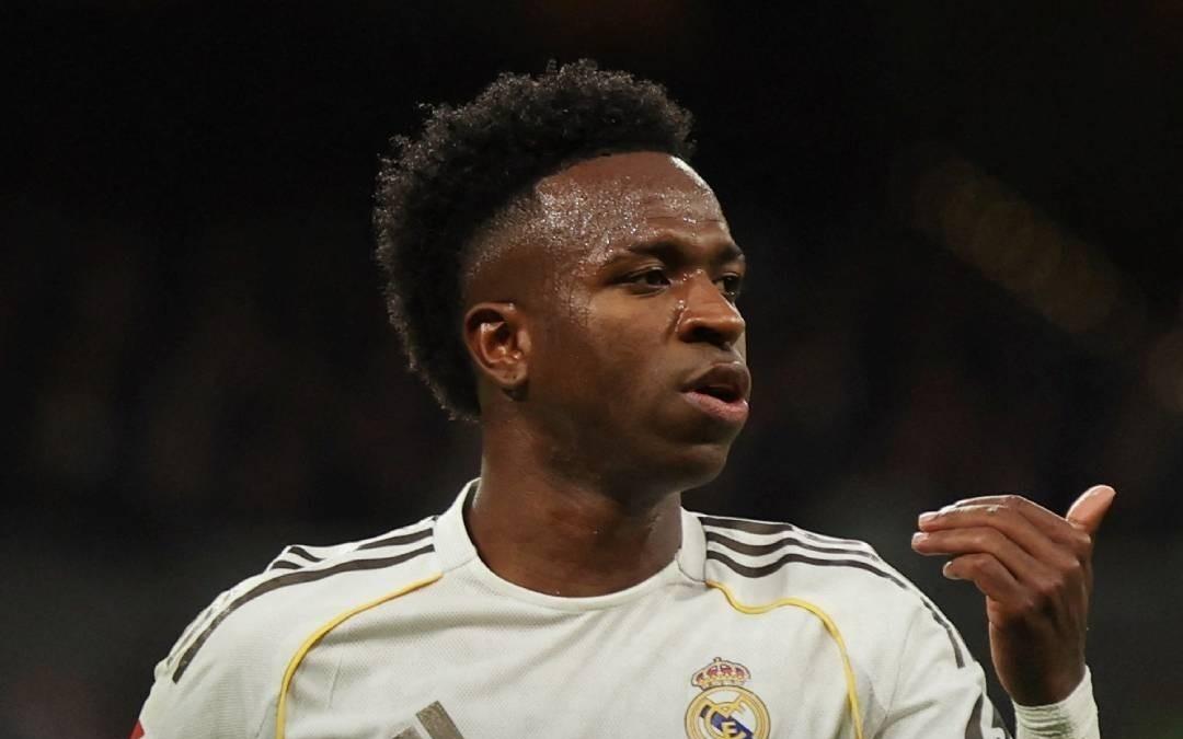 罗马诺：维尼修斯与切尔西的传闻不实，他完全专注于皇马