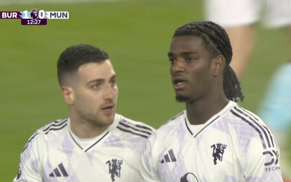 19岁107天，海文是曼联队史英超打入乌龙球最年轻的球员