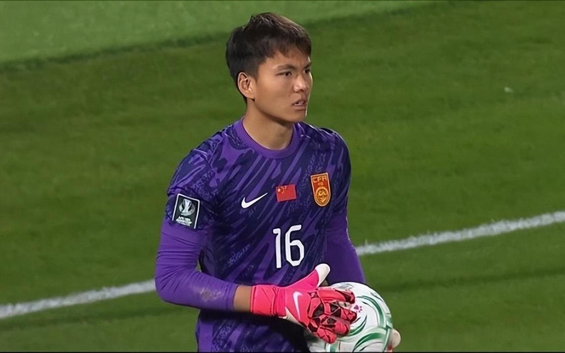 国足0比0伊拉克！门将李昊一战封神，屡