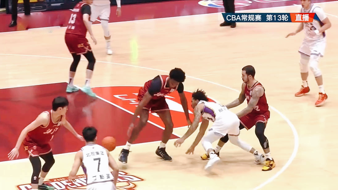 20分惨败！张庆鹏心酸又无奈，CBA焦点