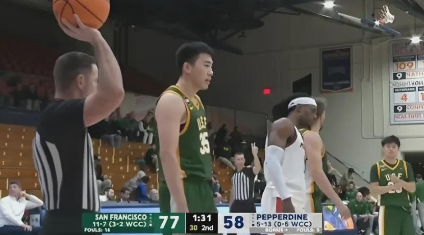 爆了爆了！王俊杰14中10！中国男篮第一进攻前锋