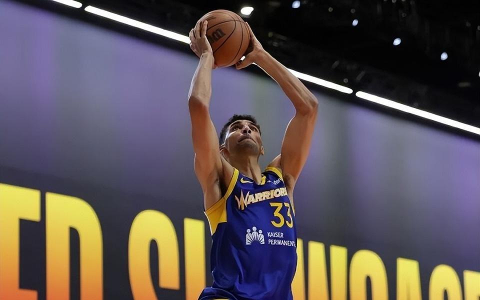 发展联盟赛场表现平淡，勇士双向合同