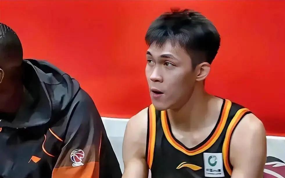 CBA全明星投票白热化：徐杰票王，郭艾伦暂排第4，庞峥麟徐昕登榜