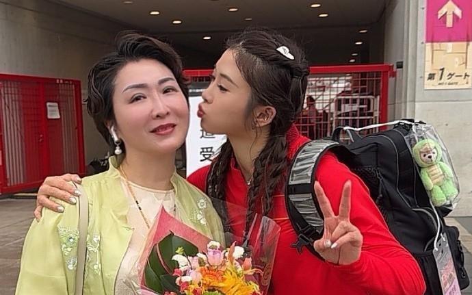 吴艳妮为杜兰特拉票，后者回应：谢谢，加油