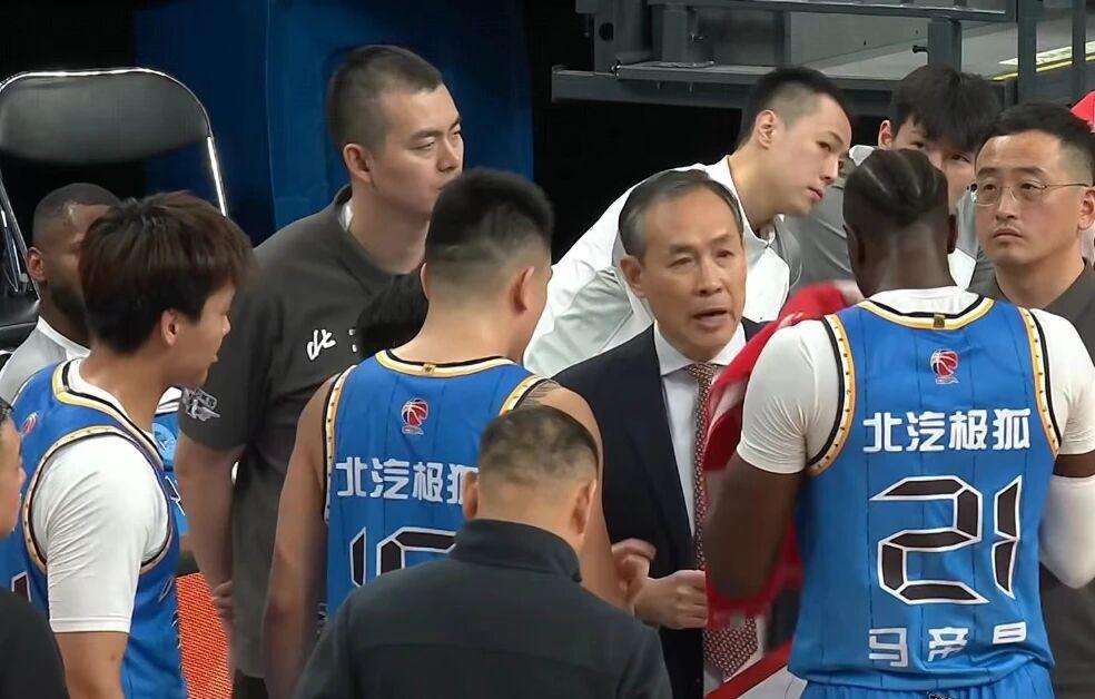 北京男篮阵容再补强！媒体人确定麦基加盟，NBL赛场均20分9.7篮板